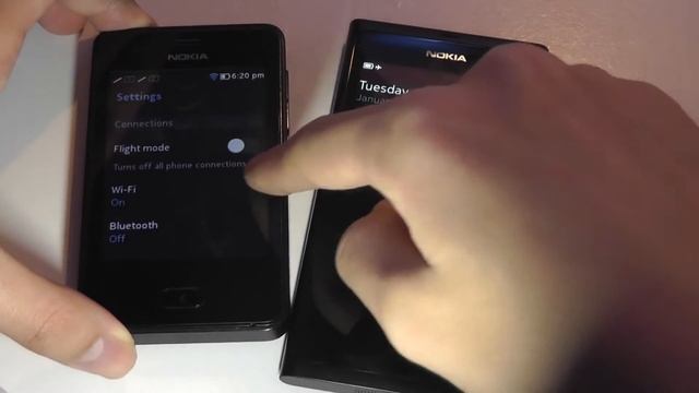 Comparison: Asha OS versus MeeGo OS (Nokia 501 vs. N9) смотреть онлайн