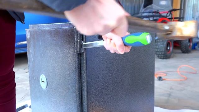 КТО ВЗЛОМАЕТ СЕЙФ - ПОЛУЧИТ 1000$ ! ЭКСТРЕМАЛЬНЫЙ ЧЕЛЛЕНДЖ ! смотреть онлайн