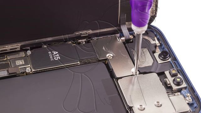Guía del Apple iPhone 13: Cambiar batería смотреть онлайн