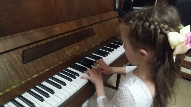 "Белые кораблики" играет Светлана Бидина смотреть онлайн