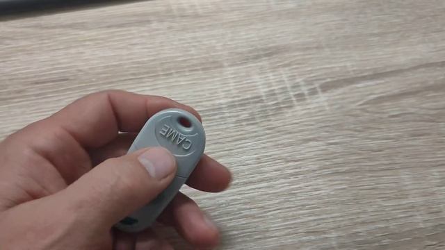 Замена батареек в пультах CAME смотреть онлайн