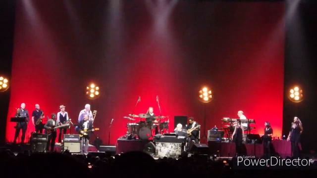 Reeling In The Years - Steely Dan - Wembley Arena - 2019-02-25 [MultiCam] смотреть онлайн
