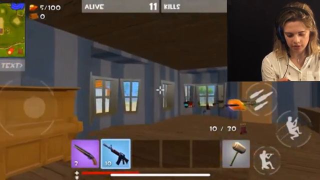 TEACHING MY SISTER HOW TO PLAY ROCKET ROYALE (FUNNY) смотреть онлайн