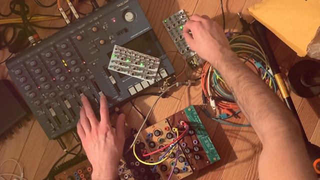 hold for two | Simple City Drone DIY Synth and Ciat-Londbarde Plumbutter | Ambient Jam смотреть онлайн