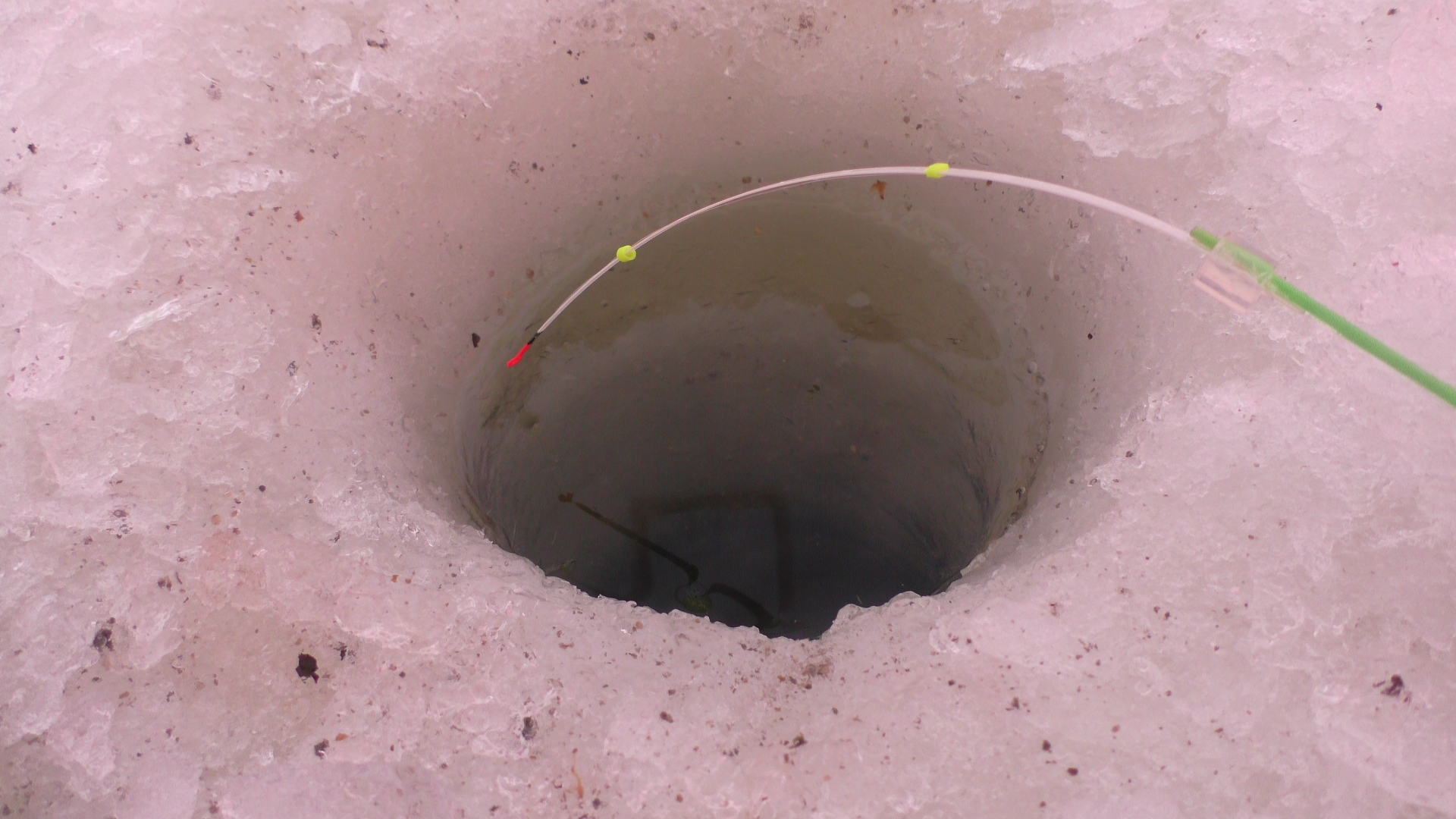 Белая рыба уважает эту снасть . Зимняя рыбалка смотреть онлайн