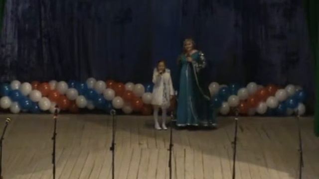 Варвара Березовская и Олеся Сологубова на юбилее села Золотое смотреть онлайн