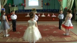 Вальс на выпускной! Маша танцует вальс на выпускном в детском саду