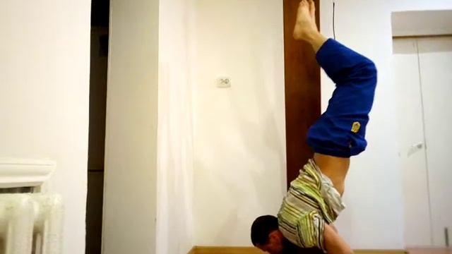 HANDSTAND YOGA / СТОЙКА НА РУКАХ ЙОГА/Monkeys Corporation MC смотреть онлайн