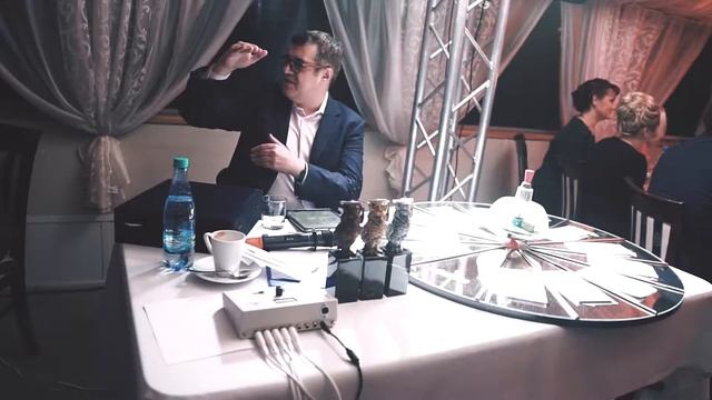 Интеллектуальный тимбилдинг «Что? Где? Когда?» с магистром игры Максимом Поташевым смотреть онлайн