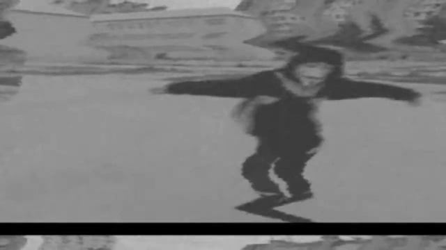 ононимус флексит под Rammmstein-Sehnsucht , но это снято на камеру 1910-х годов. смотреть онлайн