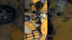 Что делать если нагревается мотор в жару на экскаватор погрузчике ￼есть решение !