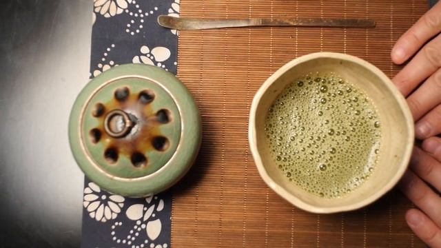 Финальный кадр с правильно приготовленным чаем Маття смотреть онлайн