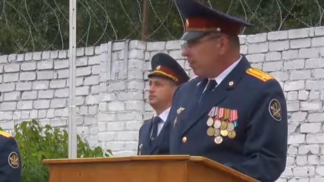 С днём Российского флага поздравляет Начальник следственного изолятора № 3 Митусов А. И. смотреть онлайн