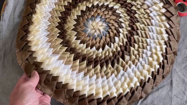 How to sew a rug from small pieces of fabric? A review of my recent work. Коврик из треугольников. смотреть онлайн