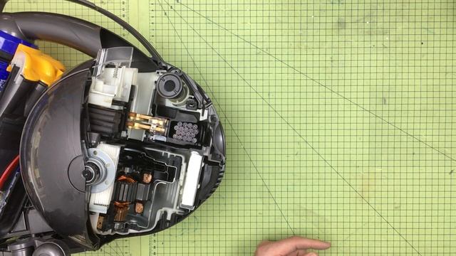 Wet & Dry Paper vs Dyson DC37 Cutaway смотреть онлайн
