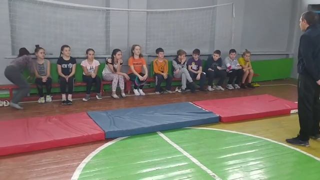 Урок фізичної культури з елементами гімнастики смотреть онлайн