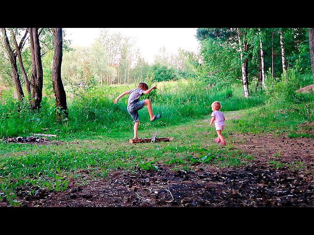 Ну сколько можно пахать??? Прыгнули в тачку и помчали всей семьёй на океан ловить огромных рыб.
