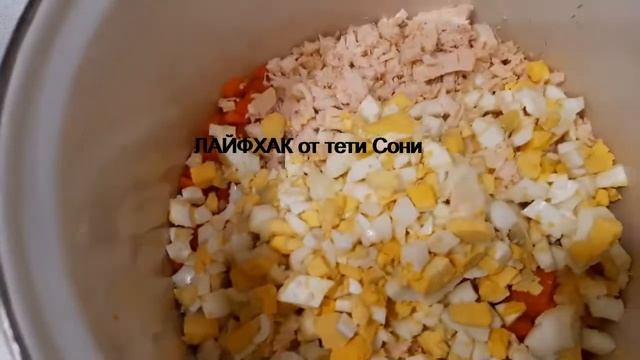 САЛАТ "ПИКАНТНЫЙ" (курица с ананасом). САЛАТЫ - НА КАЖДЫЙ ДЕНЬ. смотреть онлайн