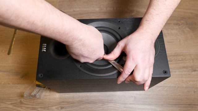 ELAC DEBUT B6.2 : bass speaker disassembly : part 1 смотреть онлайн