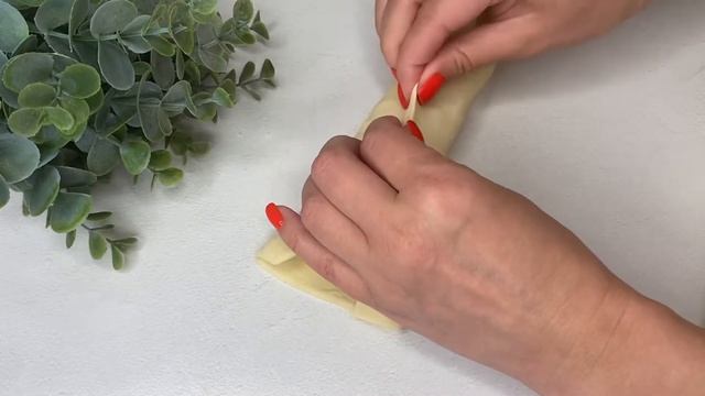 Пироги с малиной и кокосовыми стружками