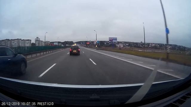 Прилетел камень в новое лобовое стекло :( смотреть онлайн