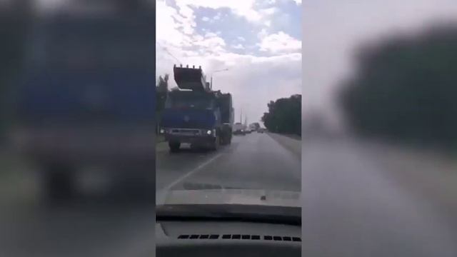«Каждый день пробки по 20-30 минут», - волжанин о дороге через новый мост смотреть онлайн
