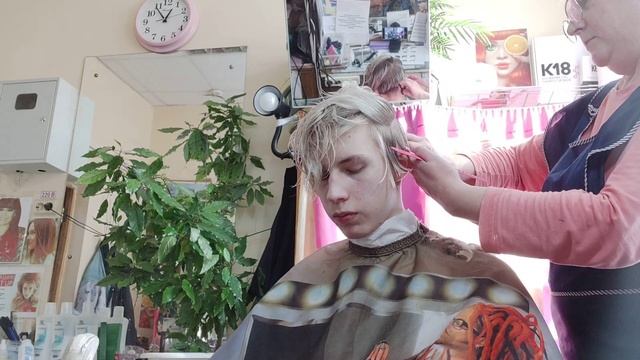 Стрижём мальчика под Каре на ножке смотреть онлайн