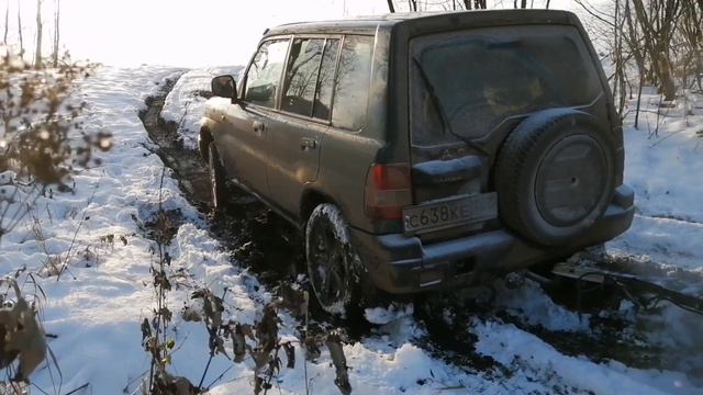 Засели в овраге с прицепом валежника на летней резине. смотреть онлайн
