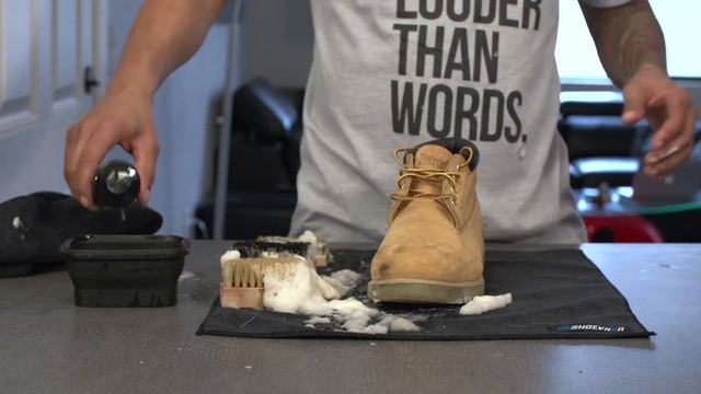 How to clean dirty Wheat Timberlands with Reshoevn8r смотреть онлайн