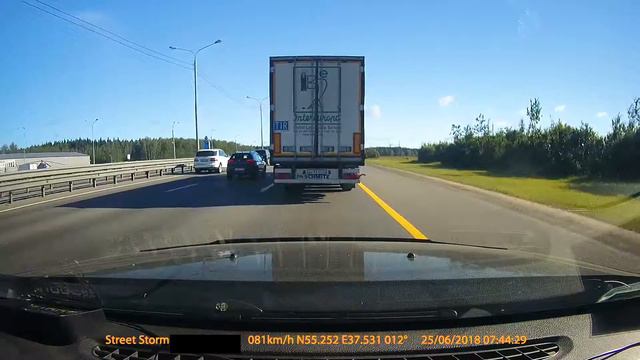 Езда по обочине 25.06.2018 в районе Danon на M2 в Чеховском районе. смотреть онлайн