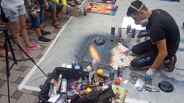 Художник рисует на Набережной Анапы смотреть онлайн
