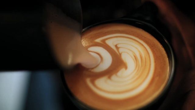 Как рисуют рисунки на кофе смотреть онлайн