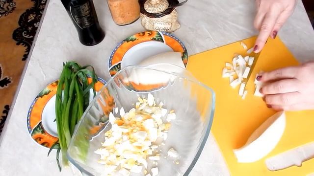 Новогодний рецепт САЛАТ С КАЛЬМАРАМИ И ЯЙЦОМ необыкновенно вкусный рецепт смотреть онлайн