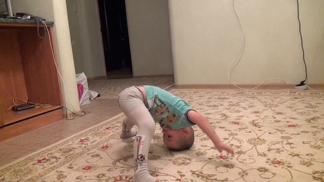 Брейк данс в 3 года смотреть онлайн