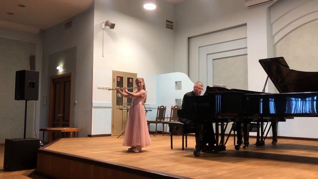 В.Солтан, "Вальс", Головий Иоанна, флейта. смотреть онлайн