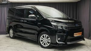 Обзор Toyota Voxy 2016 года