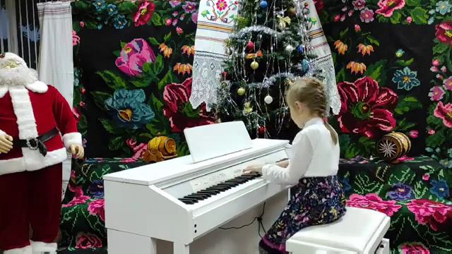 Новорічні колядки 2020 - Морарь София смотреть онлайн