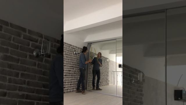 Шкаф со скосом угла двери купе в квартире студии смотреть онлайн