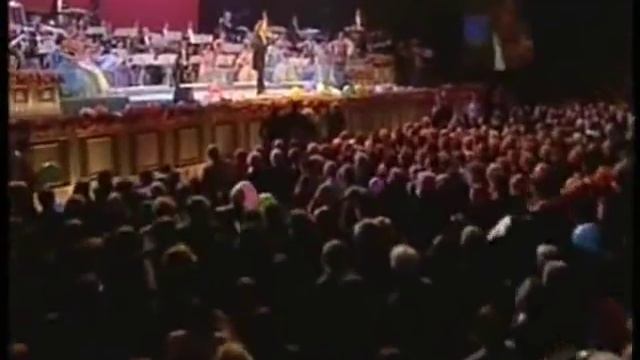Andre Rieu & JSO perform 'The Red Rose Cafe' смотреть онлайн