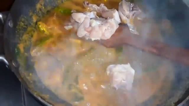 നാടൻ ചിക്കൻ വരട്ട് || NADAN CHICKEN VARATT # Shamsees Kitchen in Malayalam смотреть онлайн
