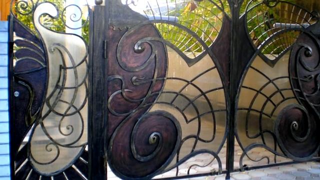 Кованые ворота и калитка во двор частного дома металл поликарбонат ковка в Днепропетровске смотреть онлайн