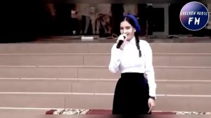 ЧЕЧЕНКА ПОЕТ ПРО МАМУ ВСЯ ШКОЛА В СЛЕЗАХ??