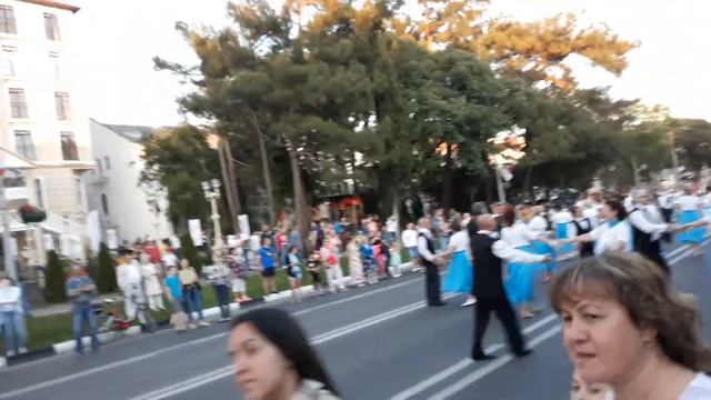 Карнавал в Геленджике ч2 смотреть онлайн