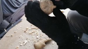 Как из обычного бруска дерева вырезать голову медведя!