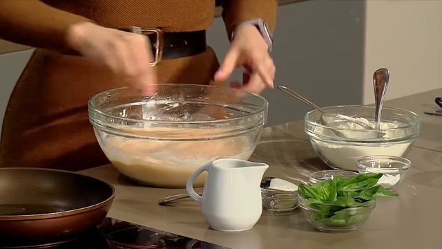 Кулинарные рецепты: томатные блинчики с моцареллой смотреть онлайн