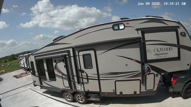 Towing 36ft RV fifth wheel with Nissan Titan XD Pro-4x diesel смотреть онлайн