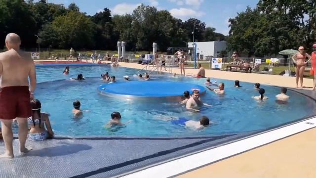 Жизнь в ПОЛЬШЕ (открытый БАССЕЙН, Олава) смотреть онлайн