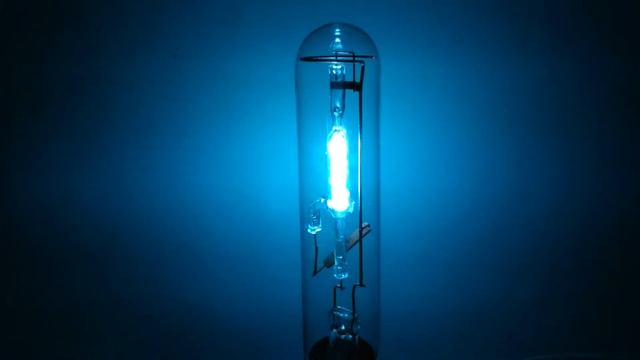 Запуск спектральной лампы ДКдС 20 от МЭЛЗа. Работа в режиме и выключение. смотреть онлайн