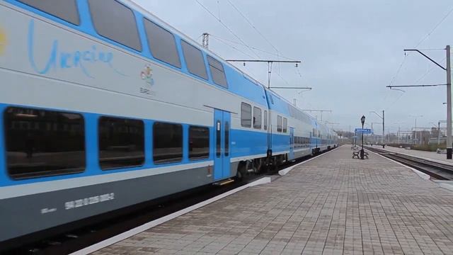 Электропоезд SKODA Донецк-Луганск проходит станцию Ясиноватая. 2013 год смотреть онлайн