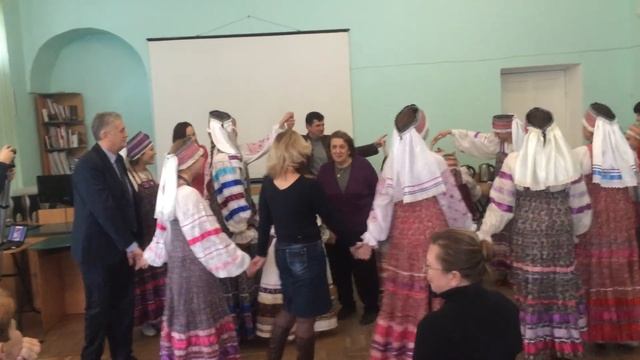 Фольклорный ансамбль "Светлица" /Хороводы в этнографическом музее Симферополя смотреть онлайн